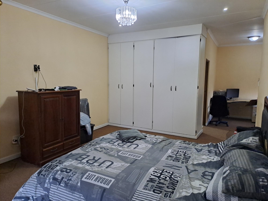 4 Bedroom Property for Sale in Rangeview Gauteng