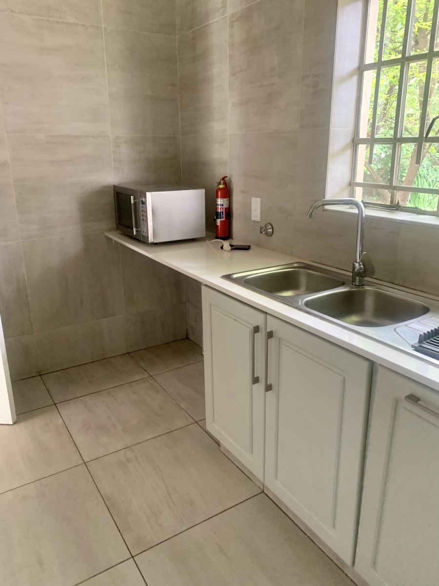 To Let 2 Bedroom Property for Rent in Atholl Gauteng