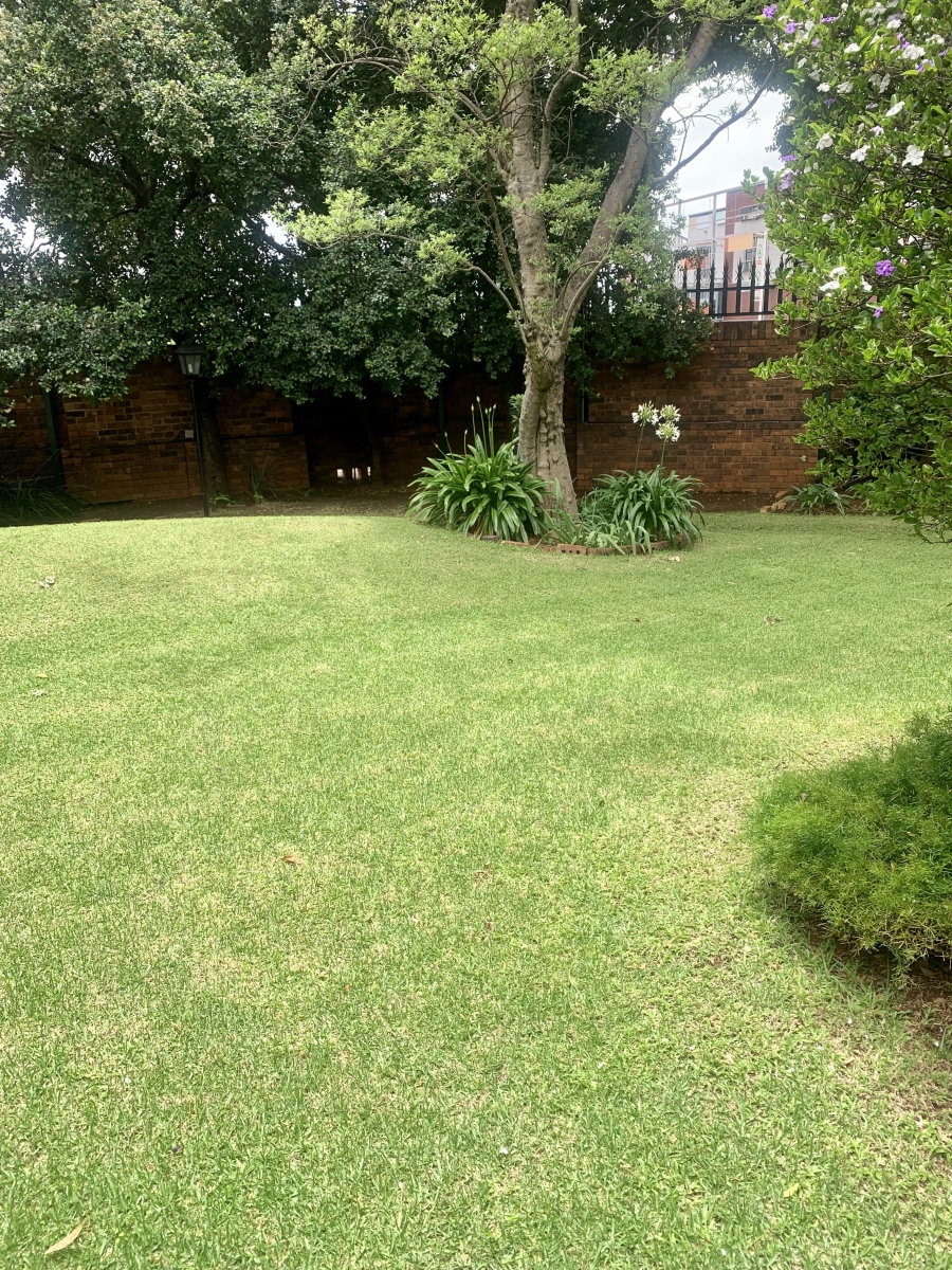 To Let 2 Bedroom Property for Rent in Atholl Gauteng