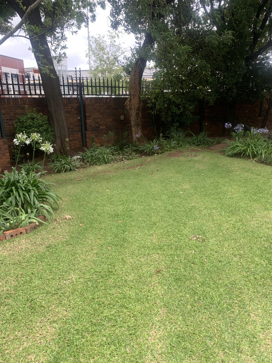 To Let 2 Bedroom Property for Rent in Atholl Gauteng