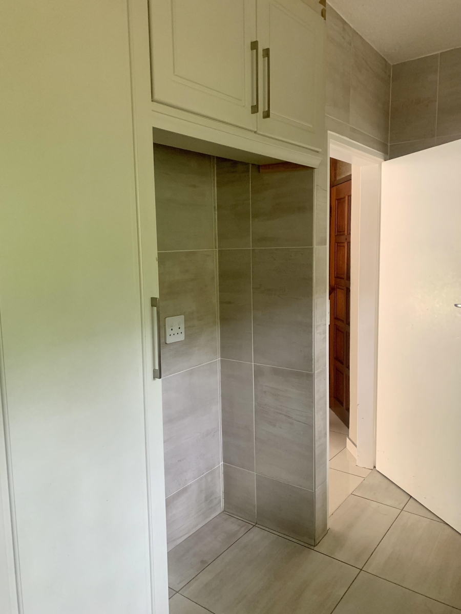 To Let 2 Bedroom Property for Rent in Atholl Gauteng