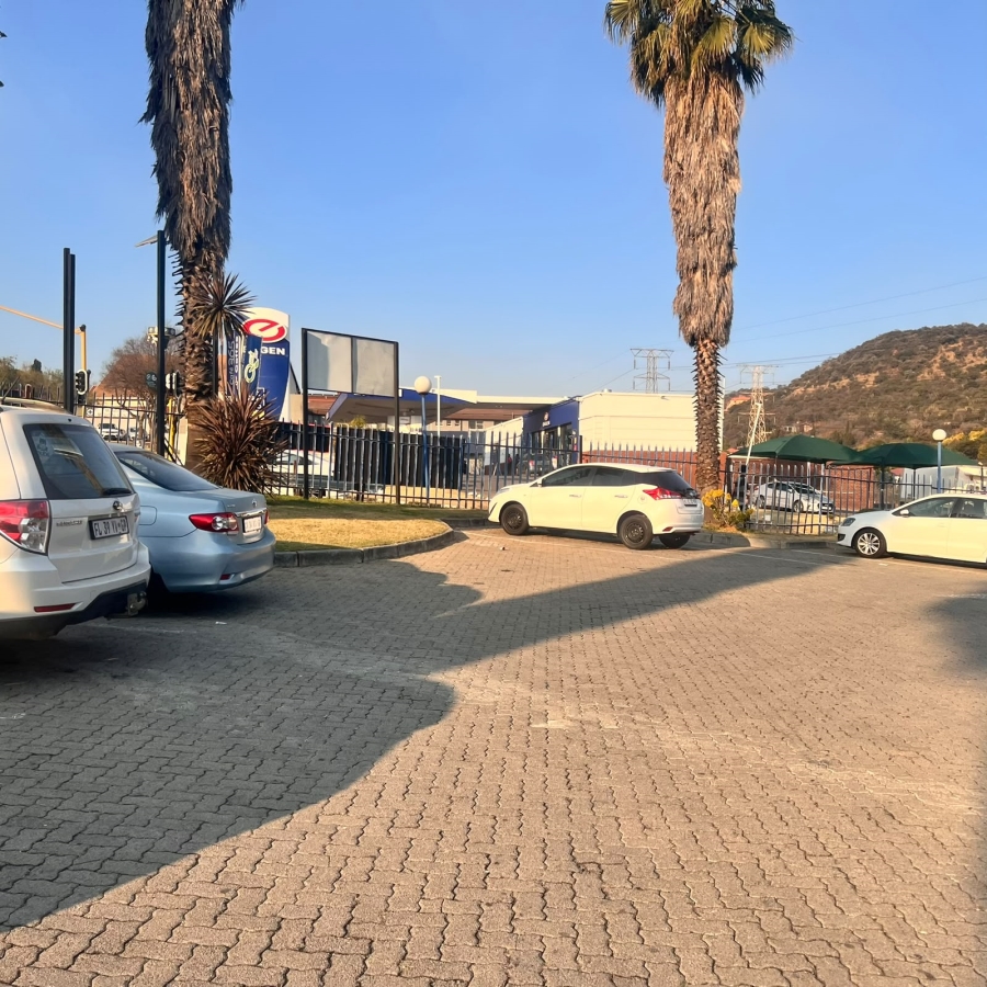 To Let Commercial Property for Rent in Mondeor Gauteng