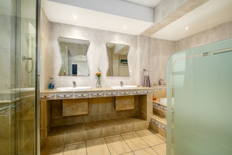 5 Bedroom Property for Sale in Northcliff Gauteng