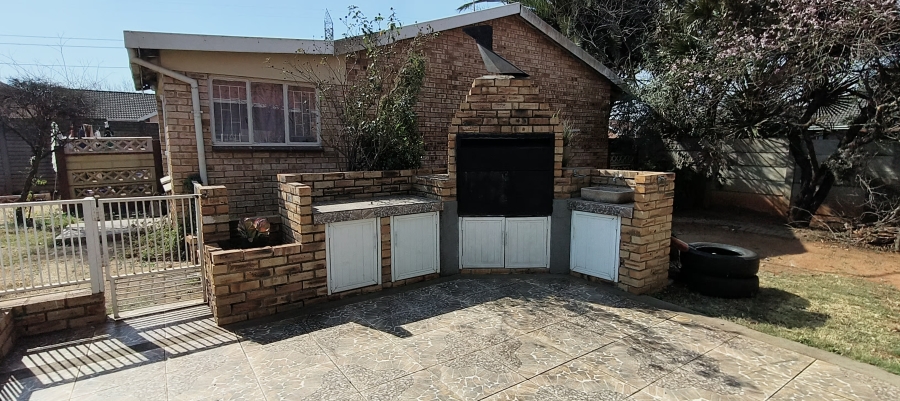 3 Bedroom Property for Sale in Witpoortjie Gauteng