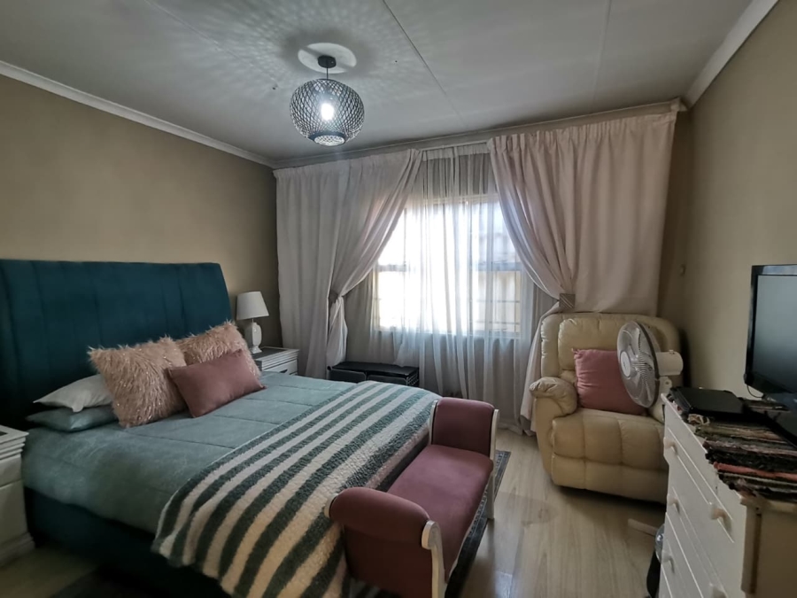4 Bedroom Property for Sale in Liefde en Vrede Gauteng