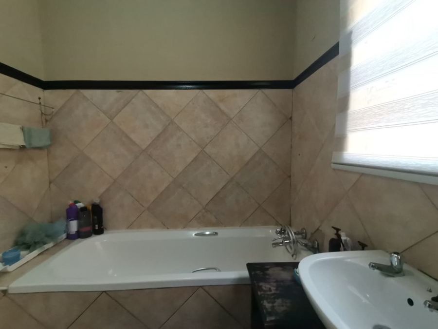 4 Bedroom Property for Sale in Liefde en Vrede Gauteng