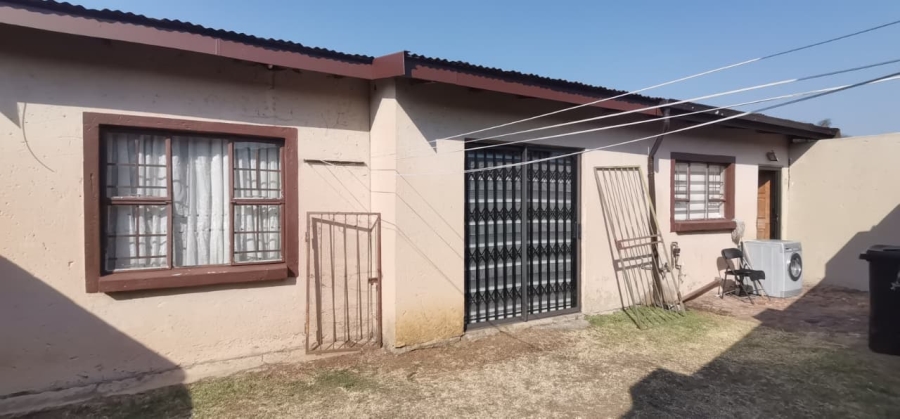 4 Bedroom Property for Sale in Liefde en Vrede Gauteng