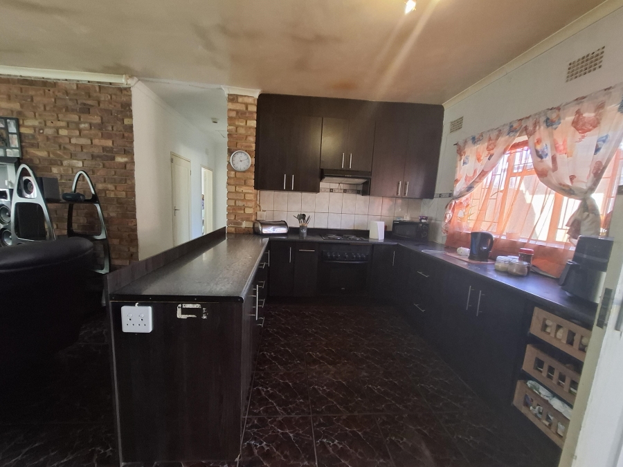 3 Bedroom Property for Sale in Strubenvale Gauteng