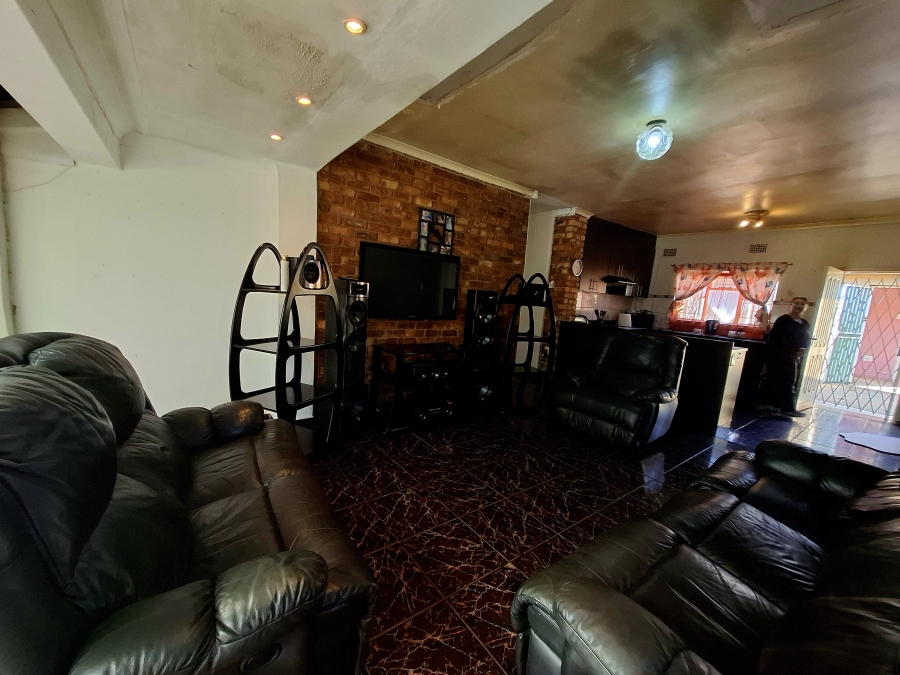 3 Bedroom Property for Sale in Strubenvale Gauteng