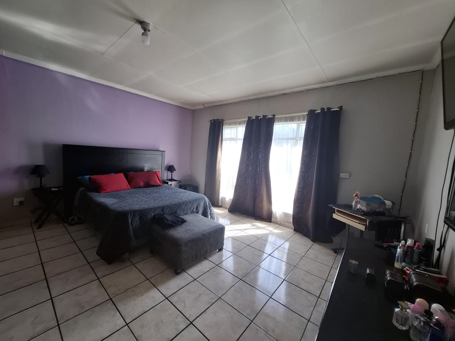 3 Bedroom Property for Sale in Strubenvale Gauteng