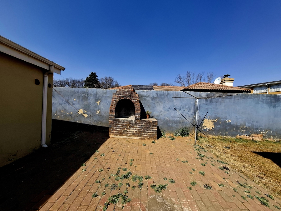 3 Bedroom Property for Sale in Strubenvale Gauteng