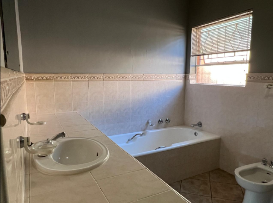 4 Bedroom Property for Sale in Glenvista Gauteng