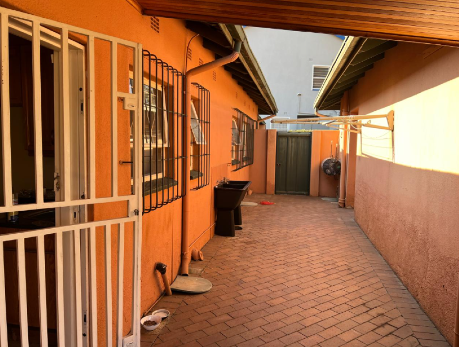 4 Bedroom Property for Sale in Glenvista Gauteng