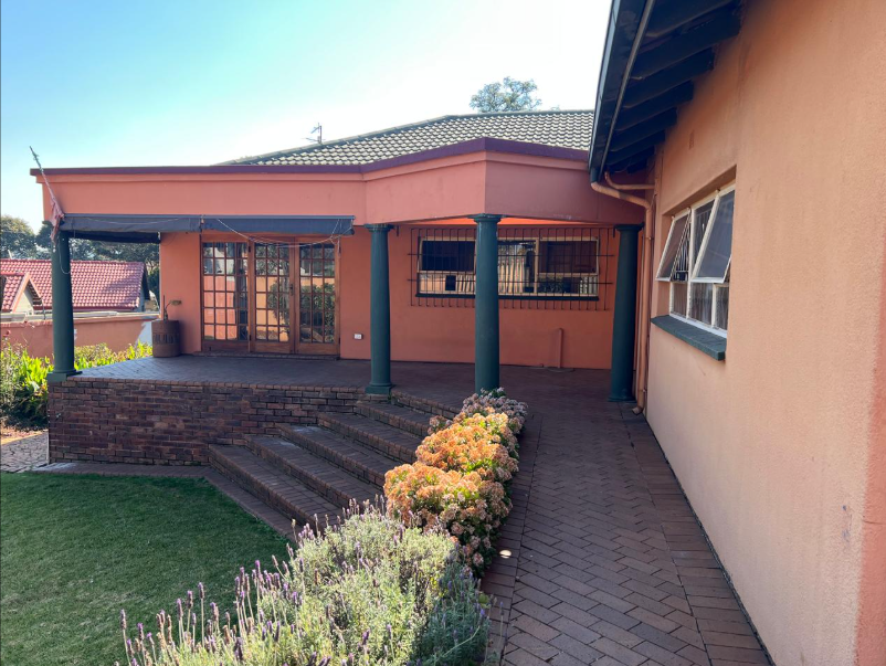 4 Bedroom Property for Sale in Glenvista Gauteng