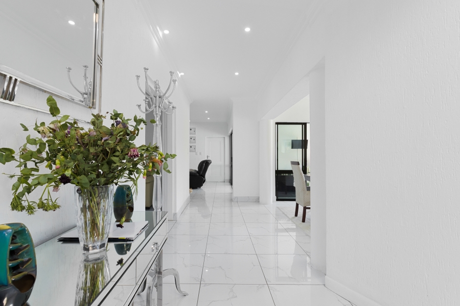 5 Bedroom Property for Sale in Fourways Gardens Gauteng