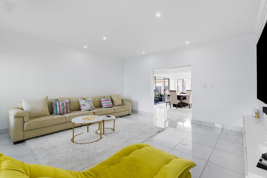 5 Bedroom Property for Sale in Fourways Gardens Gauteng