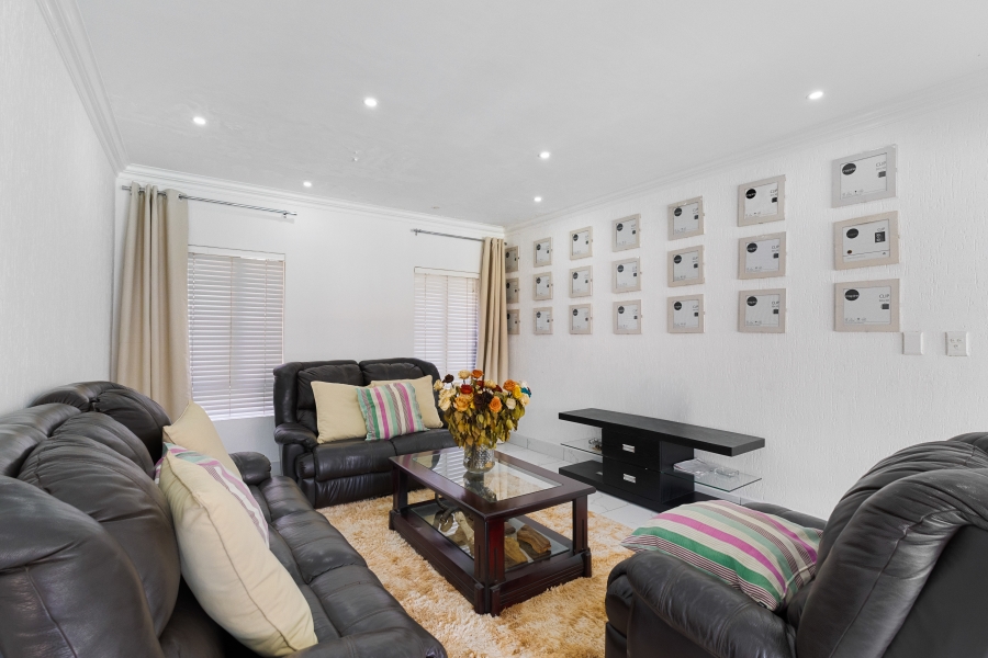 5 Bedroom Property for Sale in Fourways Gardens Gauteng