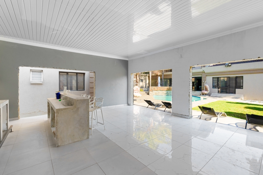 5 Bedroom Property for Sale in Fourways Gardens Gauteng