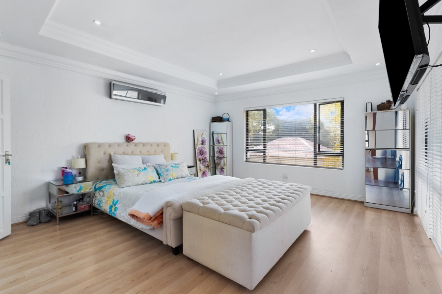 5 Bedroom Property for Sale in Fourways Gardens Gauteng