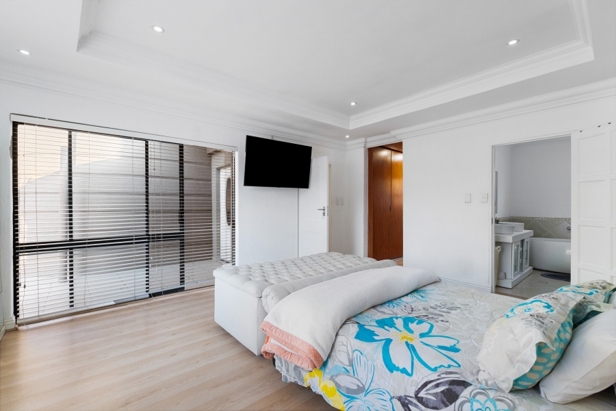 5 Bedroom Property for Sale in Fourways Gardens Gauteng