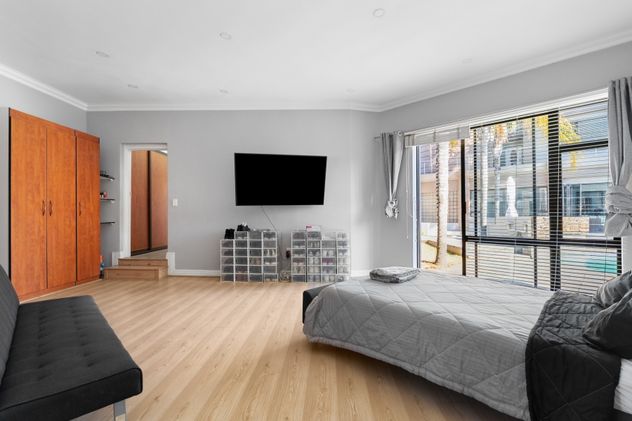 5 Bedroom Property for Sale in Fourways Gardens Gauteng