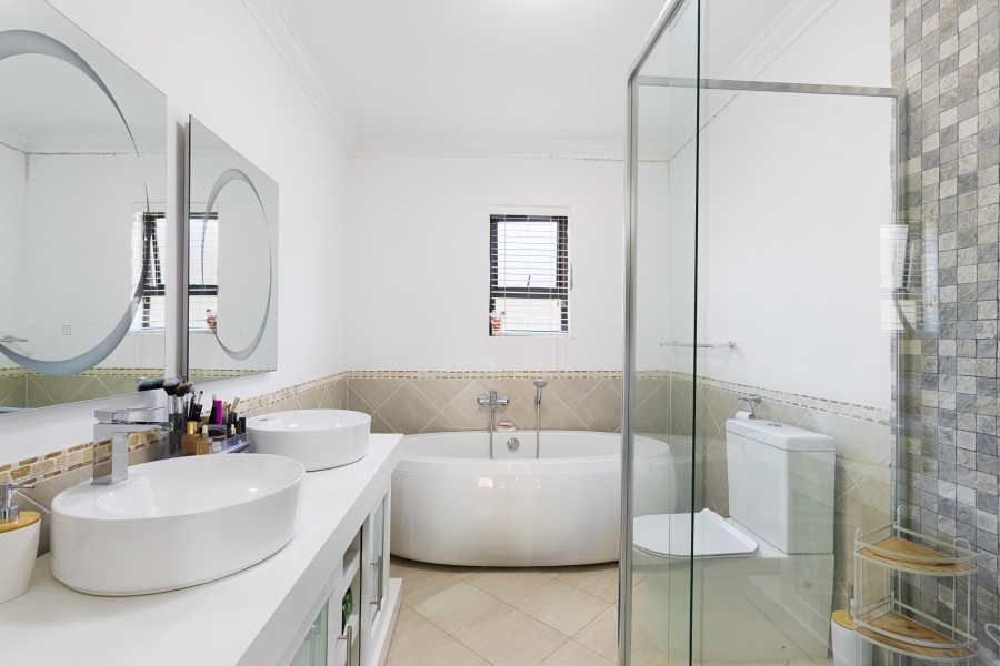 5 Bedroom Property for Sale in Fourways Gardens Gauteng