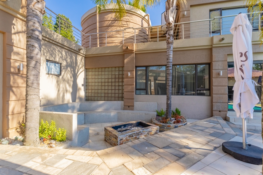 5 Bedroom Property for Sale in Fourways Gardens Gauteng