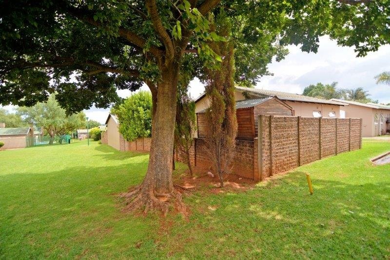 2 Bedroom Property for Sale in Fairland Gauteng