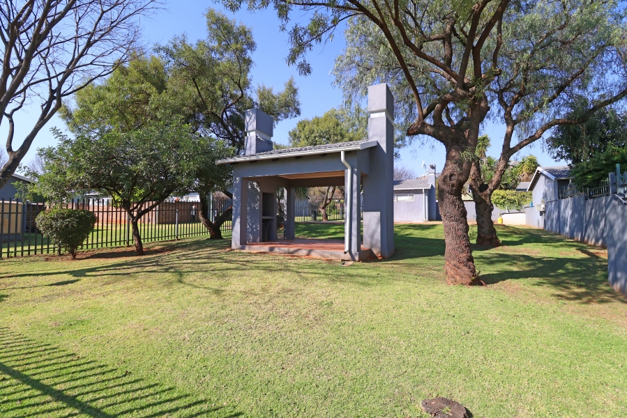 2 Bedroom Property for Sale in Fairland Gauteng