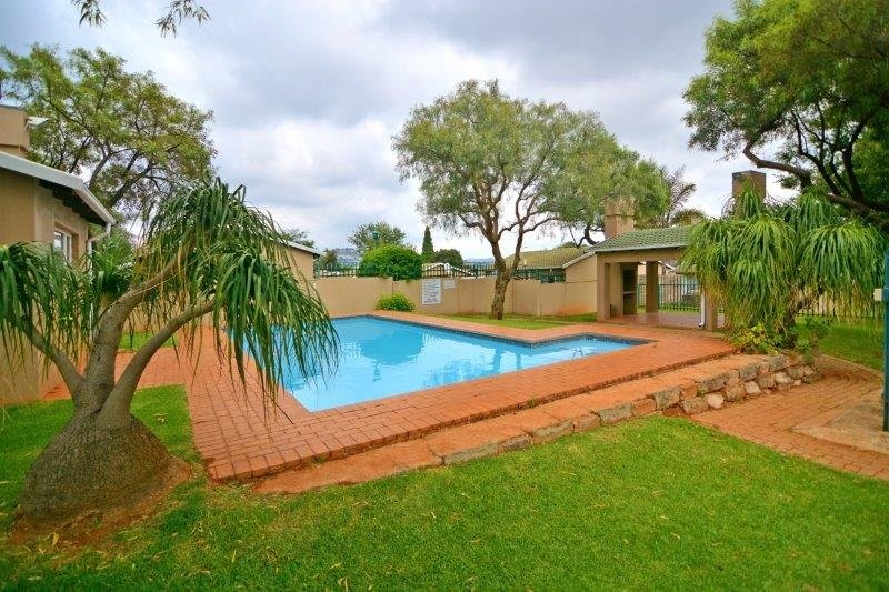 2 Bedroom Property for Sale in Fairland Gauteng