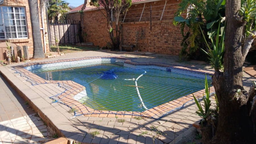 3 Bedroom Property for Sale in Helikonpark Gauteng