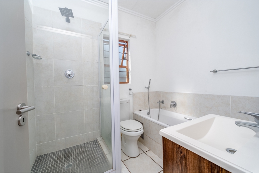 2 Bedroom Property for Sale in Lonehill Gauteng