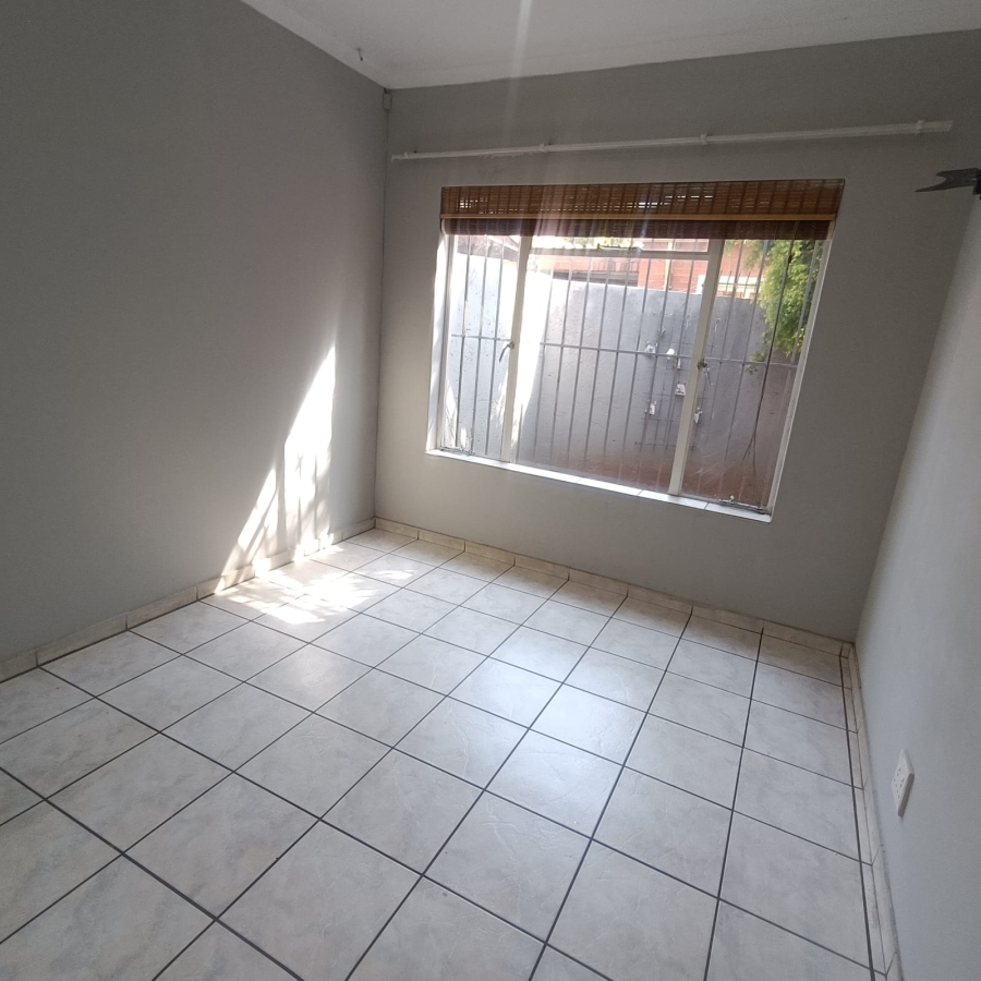 To Let 3 Bedroom Property for Rent in Albertskroon Gauteng