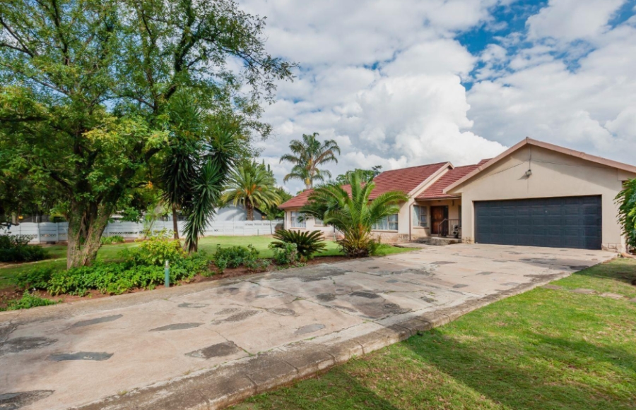 4 Bedroom Property for Sale in Parkhill Gardens Gauteng