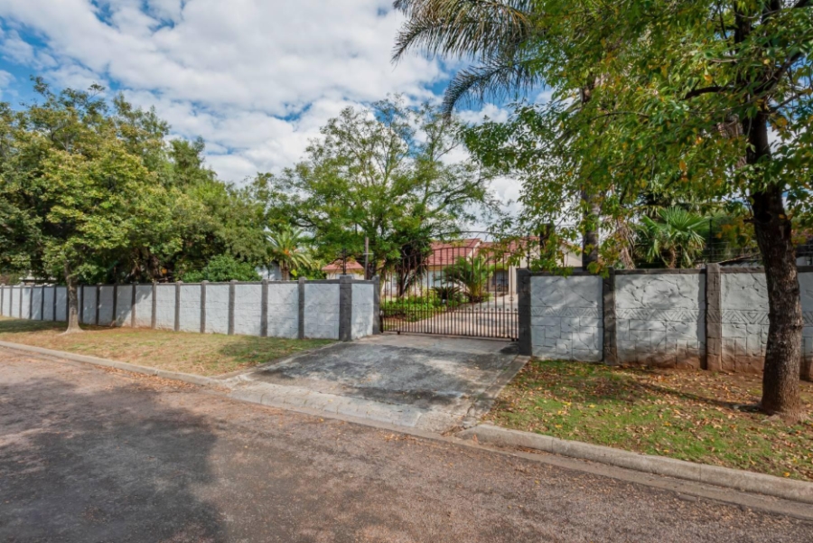 4 Bedroom Property for Sale in Parkhill Gardens Gauteng