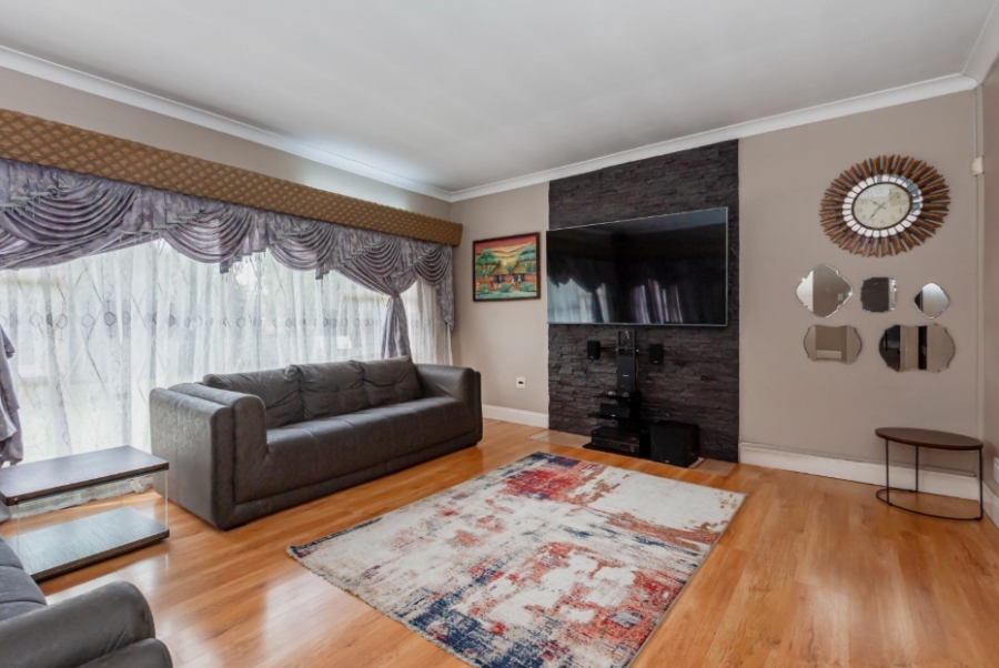 4 Bedroom Property for Sale in Parkhill Gardens Gauteng