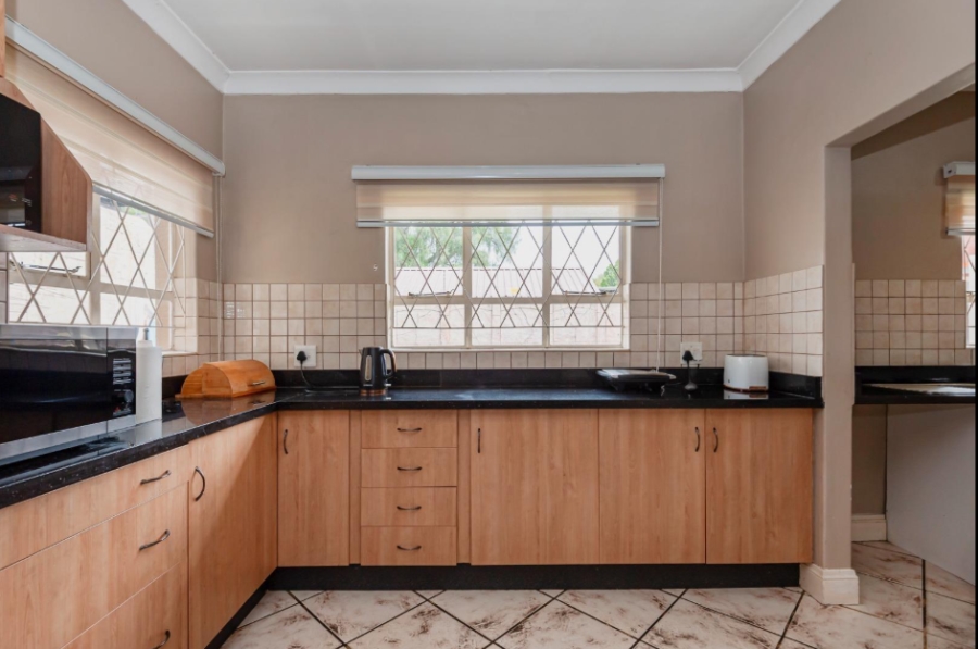 4 Bedroom Property for Sale in Parkhill Gardens Gauteng