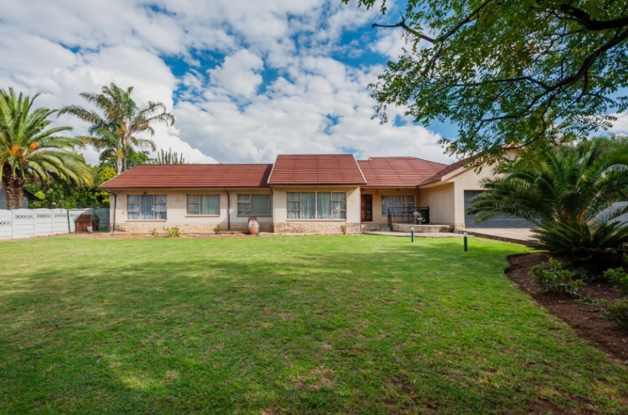 4 Bedroom Property for Sale in Parkhill Gardens Gauteng