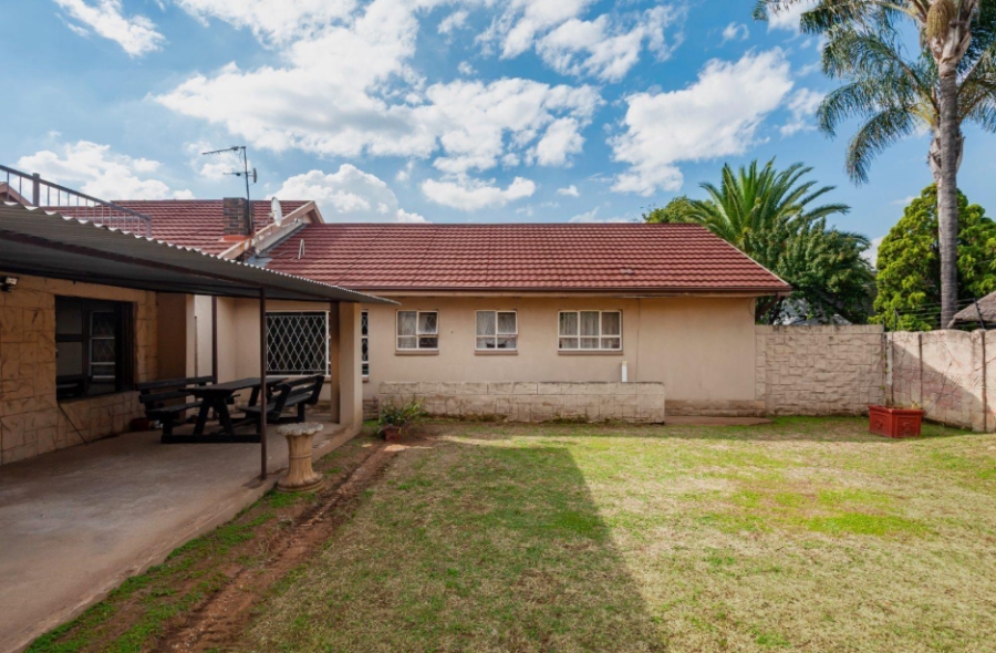 4 Bedroom Property for Sale in Parkhill Gardens Gauteng