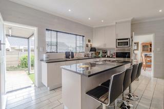 3 Bedroom Property for Sale in Brackendowns Gauteng