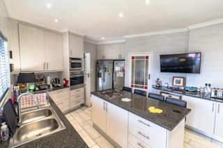 3 Bedroom Property for Sale in Brackendowns Gauteng