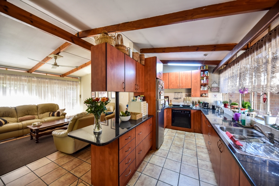 4 Bedroom Property for Sale in Waverley Gauteng
