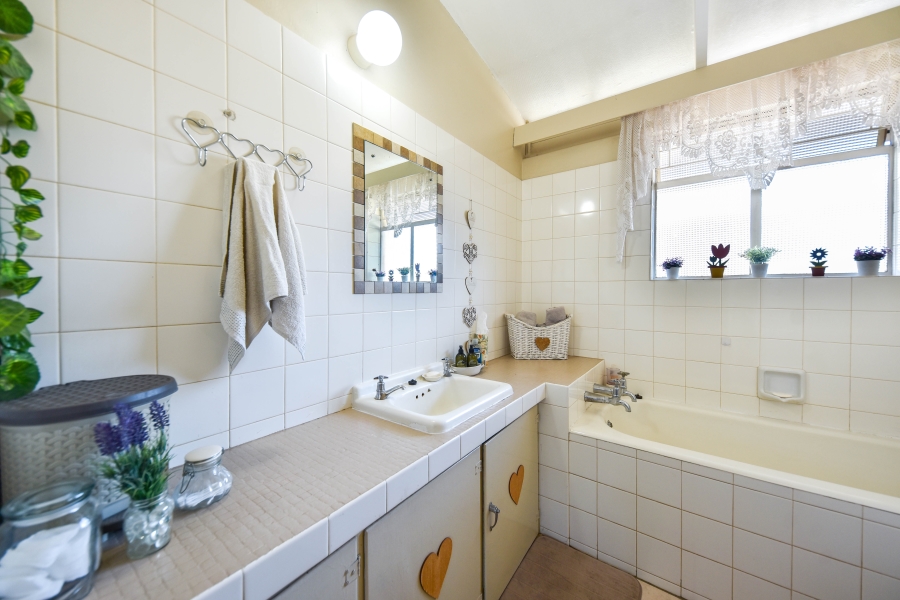 4 Bedroom Property for Sale in Waverley Gauteng