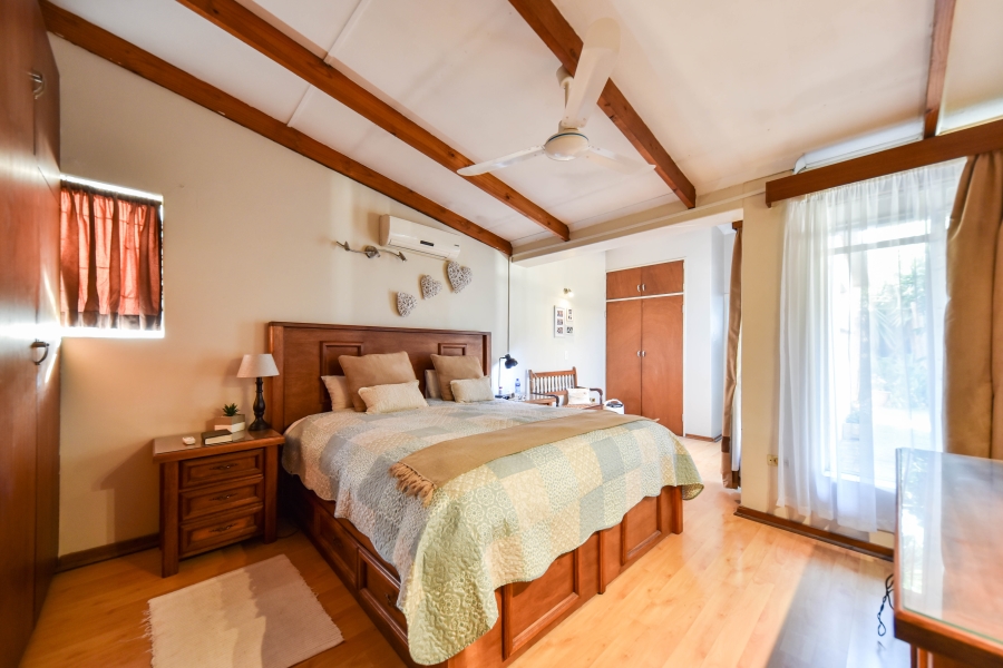 4 Bedroom Property for Sale in Waverley Gauteng