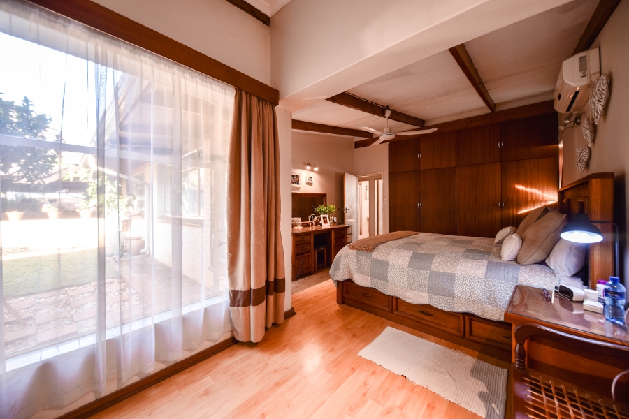 4 Bedroom Property for Sale in Waverley Gauteng