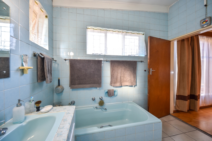 4 Bedroom Property for Sale in Waverley Gauteng