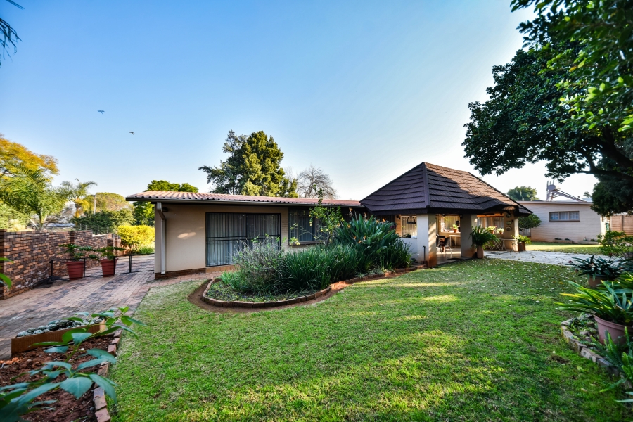 4 Bedroom Property for Sale in Waverley Gauteng