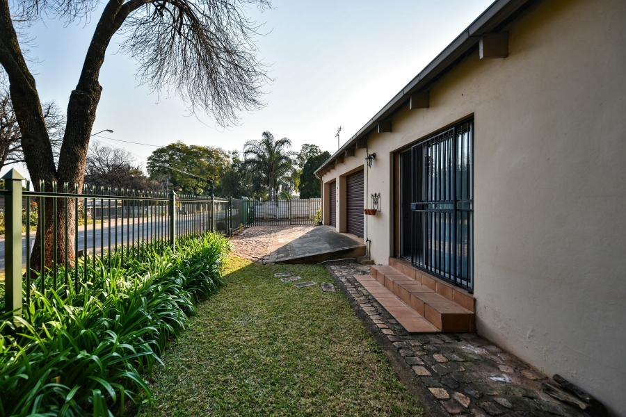 4 Bedroom Property for Sale in Waverley Gauteng