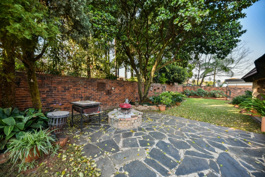 4 Bedroom Property for Sale in Waverley Gauteng
