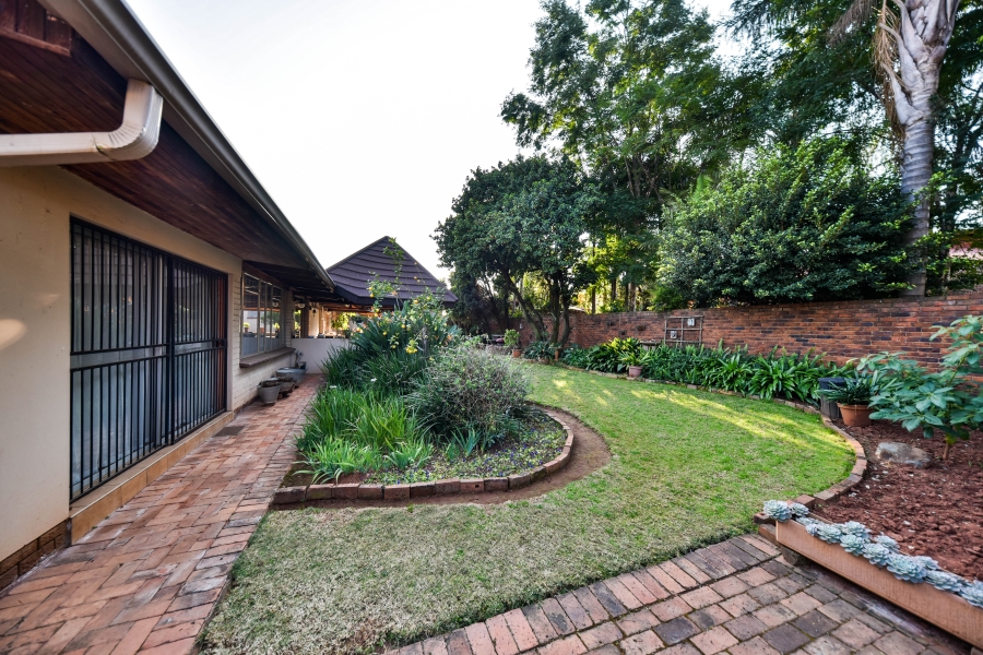 4 Bedroom Property for Sale in Waverley Gauteng